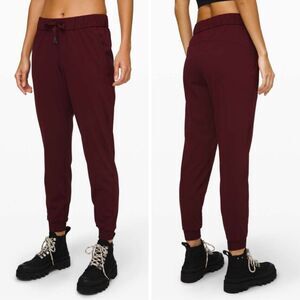 Lululemon On the Fly Jogger in Garnet Size 8